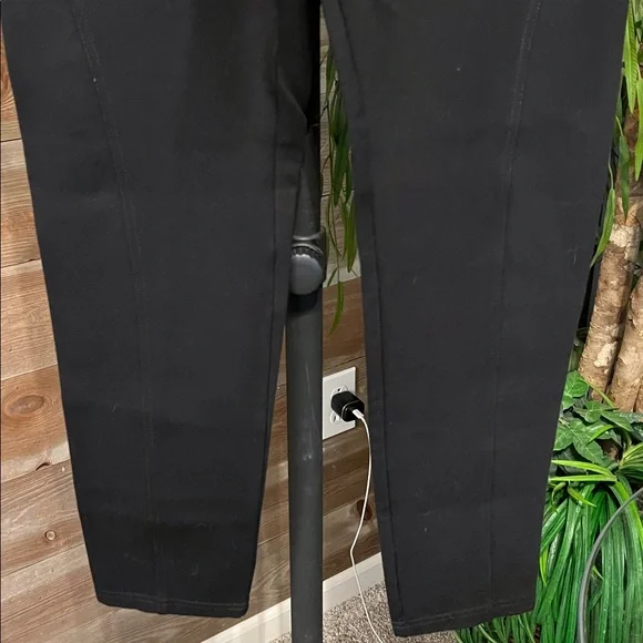 Simply Vera Wang black leggings/skinny pants. Like new. Large - Picture 2 of 6